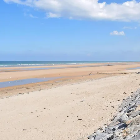 Semesterbostad 2 Bedroom Gorgeous Home In Gouville-Sur-Mer Gouville-sur-Mer