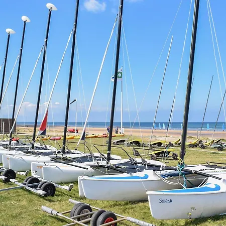 Cozy Home In Gouville-Sur-Mer With Wifi