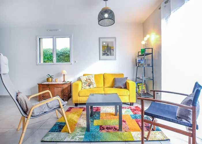 2 Bedroom Cozy In Holiday home